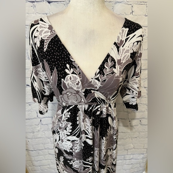 Soma Gray Black White Floral V-Neck Soft Lounge Dress Size Small - Picture 2 of 6
